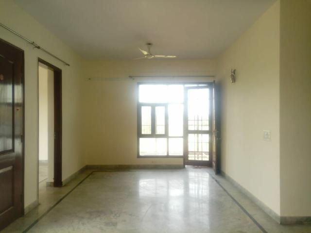 Resale | 6 BHK 2300 Sq.Ft. Independent House in RWA Apartments Sector 27