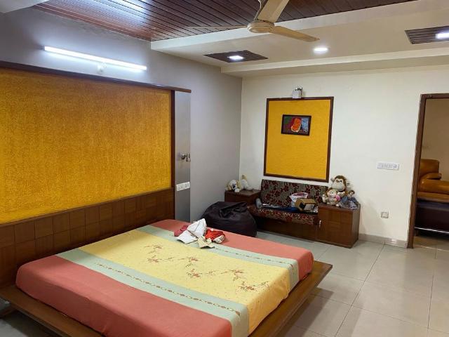 Resale | 6+ BHK 240 Sq.Yd. Independent House in Alwal