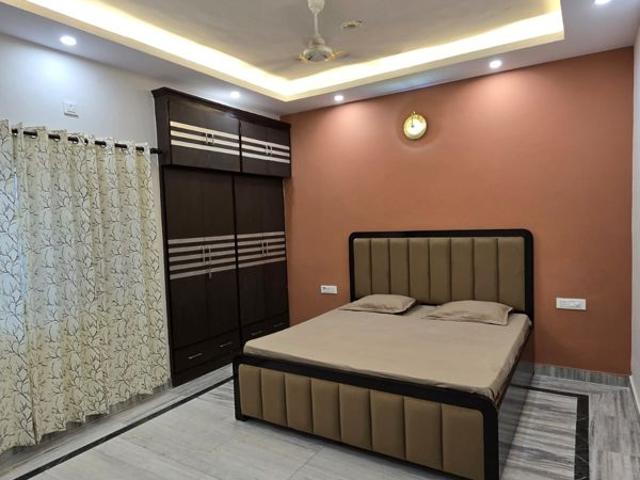 Resale | 6+ BHK + 258 Sq.Yd. Villa in Sector 55