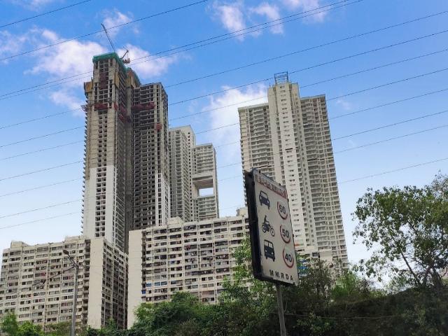 Resale | 6 BHK 2500 Sq.Ft. Apartment in Omkar Alta Monte