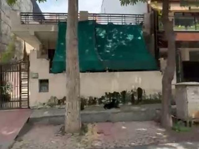 Resale | 6+ BHK + 250 Sq.Mt. Independent House in Sector 72