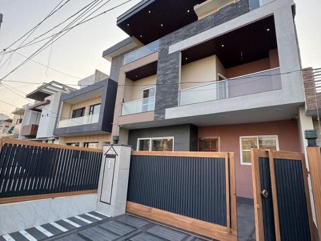 Resale | 6 BHK 250 Sq.Yd. Independent House in Hp Properties
