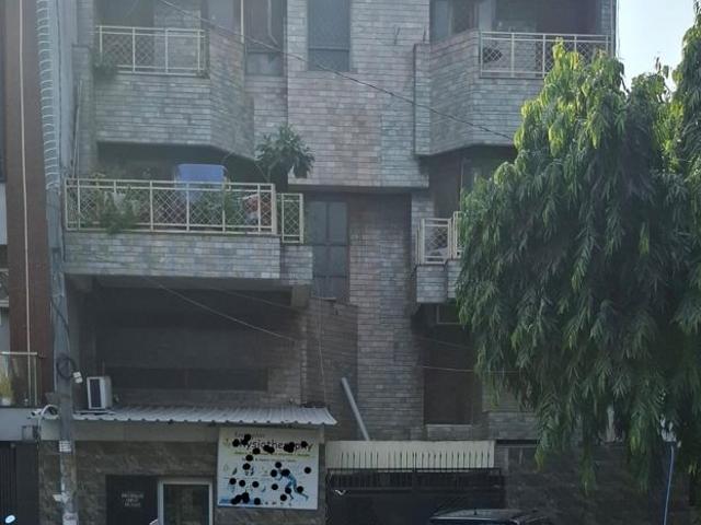 Resale | 6 BHK + 250 Sq.Yd. Independent House in Pitampura
