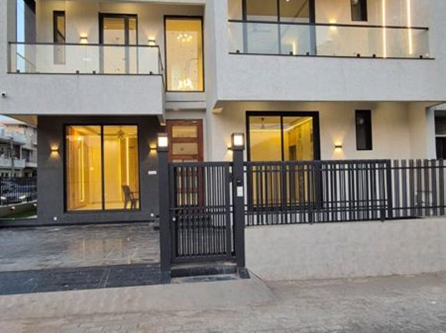 Resale | 6+ BHK 265 Sq.Yd. Independent House in Sector 125