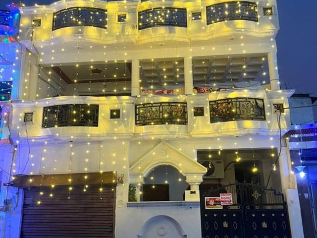 Resale | 6 BHK + 2600 Sq.Ft. Villa in Badal Apartments Vikas Nagar