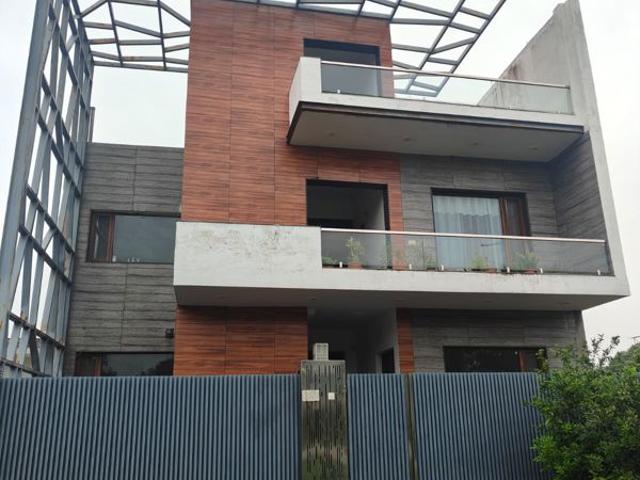 Resale | 6 BHK 2700 Sq.Ft. Independent House in Eco City 1