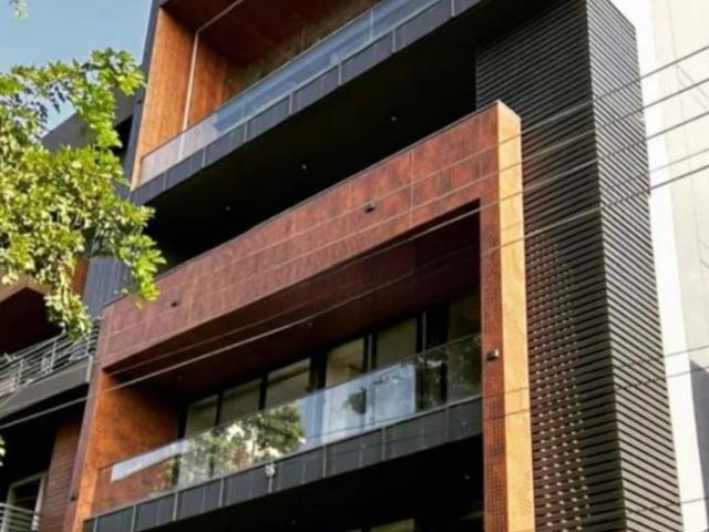 Resale | 6+ BHK 272 Sq.Yd. Independent House in Model Town Phase 2