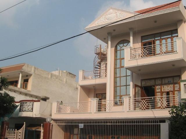 Resale | 6+ BHK 290 Sq.Yd. Villa in Sector 15