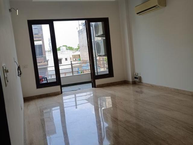 Resale | 6 BHK + 305 Sq.Yd. Independent House in New Friends Colony