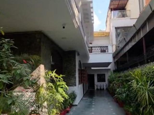 Resale | 6+ BHK + 309 Sq.Mt. Independent House in Sector 39