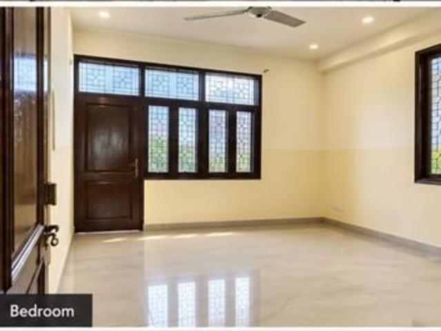 Resale | 6+ BHK + 300 Sq.Mt. Independent House in Sector 48