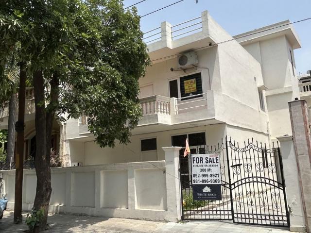 Resale | 6+ BHK 300 Sq.Mt. Independent House in Sector 39