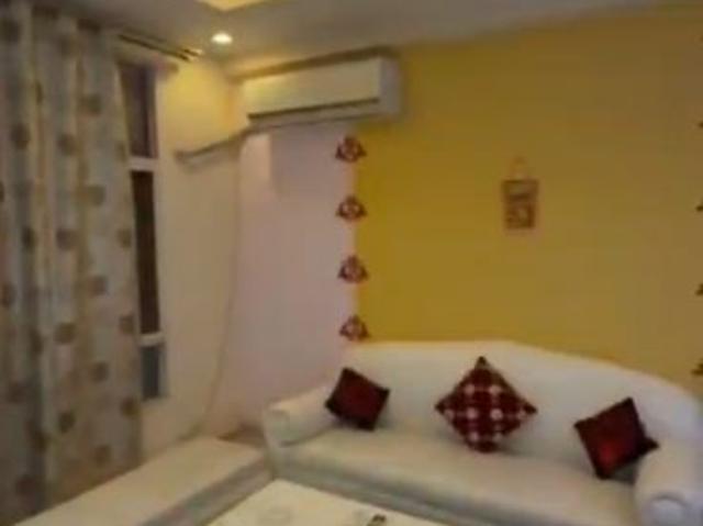 Resale | 6+ BHK + 300 Sq.Mt. Villa in Sector 100