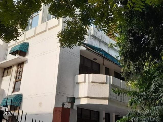 Resale | 6+ BHK 300 Sq.Mt. Villa in Sector 31