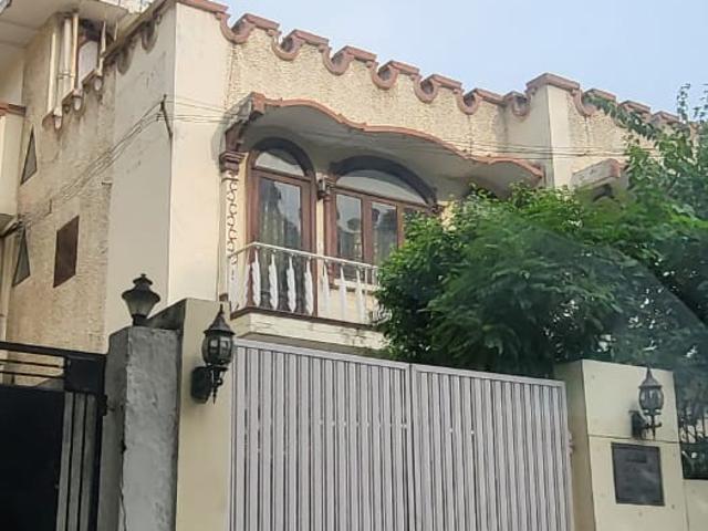 Resale | 6 BHK 300 Sq.Yd. Independent House in Dlf Ankur Vihar