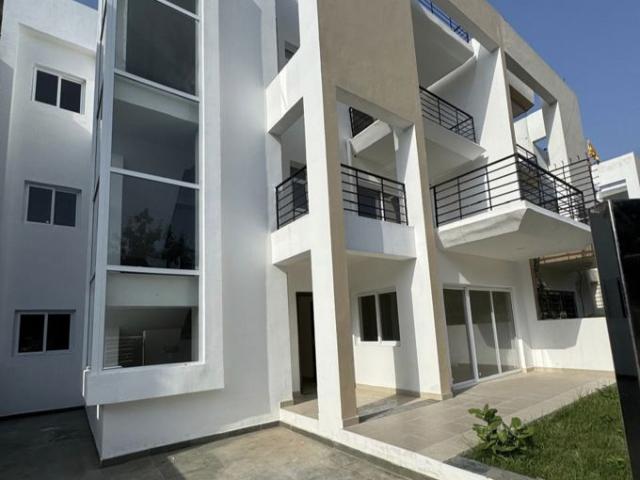 Resale | 6+ BHK 303 Sq.Yd. Villa in Sector 75