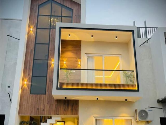 Resale | 6 BHK 350 Sq.Yd. Independent House in Dlf Ankur Vihar