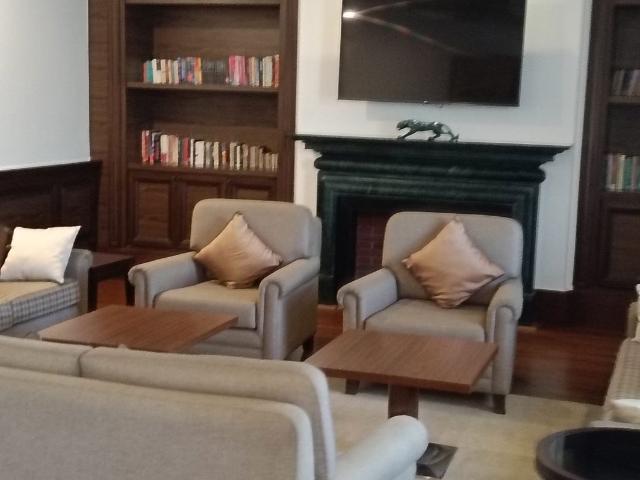 Resale | 6+ BHK + 350 Sq.Yd. Independent House in DLF Central Square
