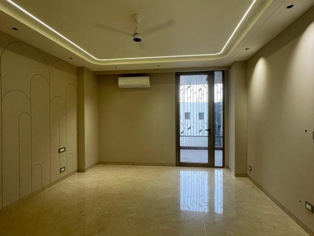 Resale | 6 BHK 360 Sq.Yd. Independent House in South City 1