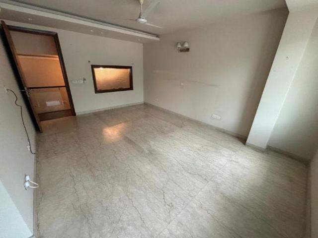Resale | 6+ BHK + 400 Sq.Yd. Villa in Vasant Vihar
