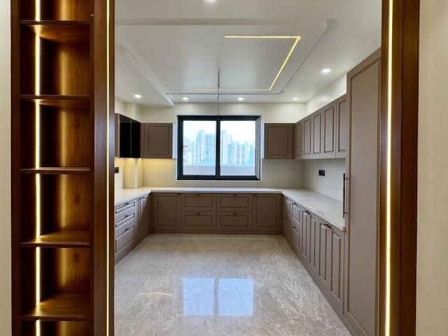 Resale | 6 BHK + 440 Sq.Yd. Villa in Civil Lines