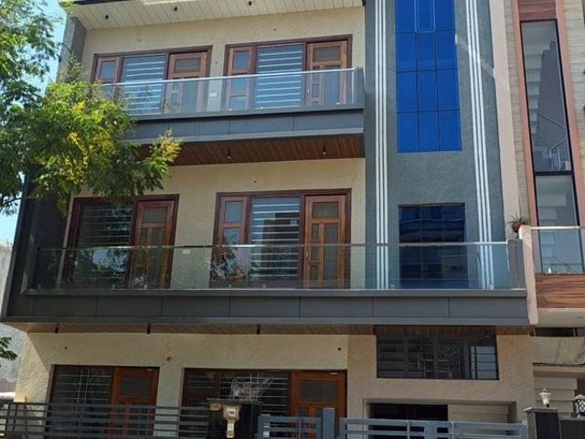 Resale | 6+ BHK + 4590 Sq.Ft. Independent House in Aerocity
