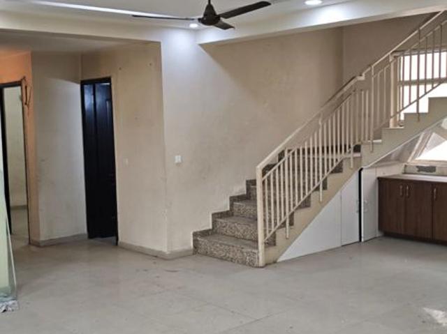 Resale | 6 BHK 4500 Sq.Ft. Penthouse in Omaxe Heights