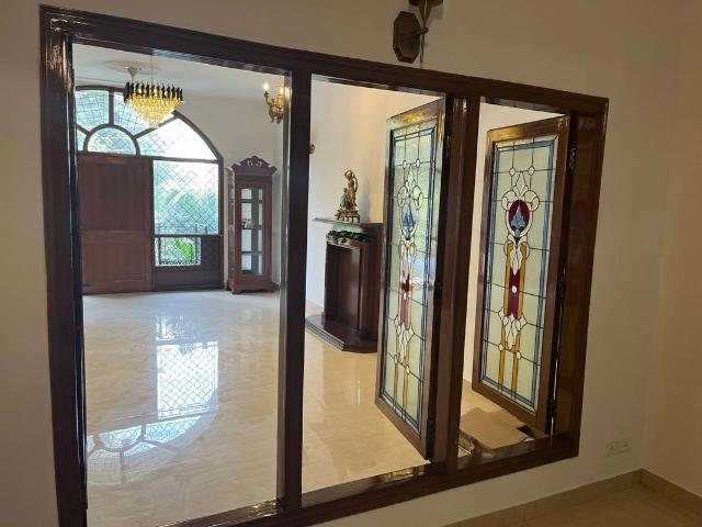 Resale | 6+ BHK + 450 Sq.Mt. Villa in Sector 27
