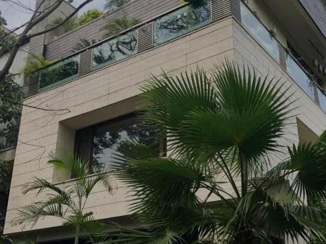 Resale | 6+ BHK 450 Sq.Yd. Independent House in Model Town Phase 1