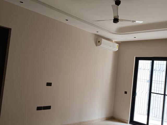 Resale | 6+ BHK + 505 Sq.Yd. Independent House in New Friends Colony
