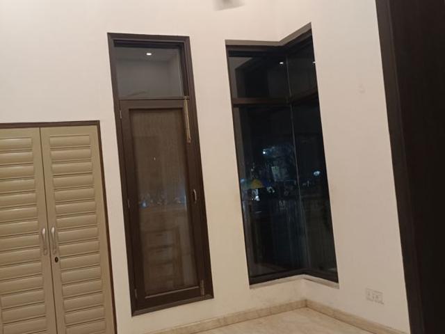Resale | 6 BHK + 507 Sq.Yd. Independent House in New Friends Colony