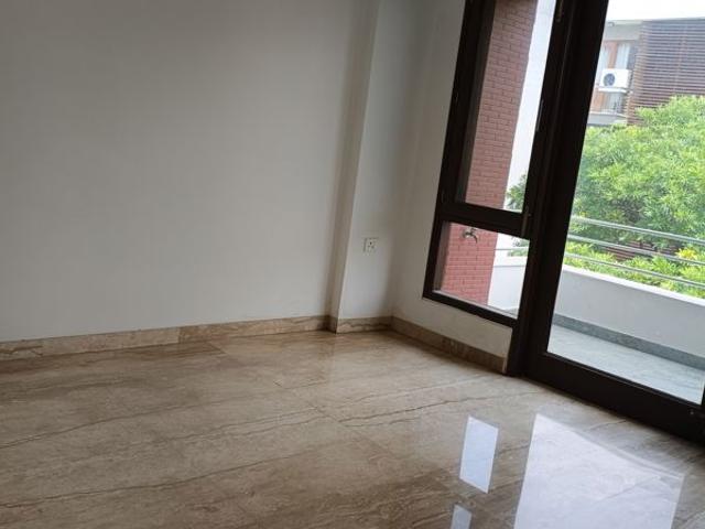Resale | 6+ BHK + 507 Sq.Yd. Independent House in New Friends Colony