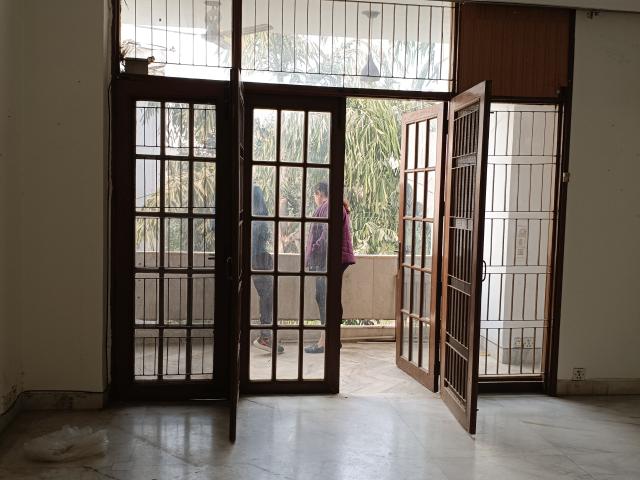 Resale | 6+ BHK 500 Sq.Yd. Independent House in Mishra Property