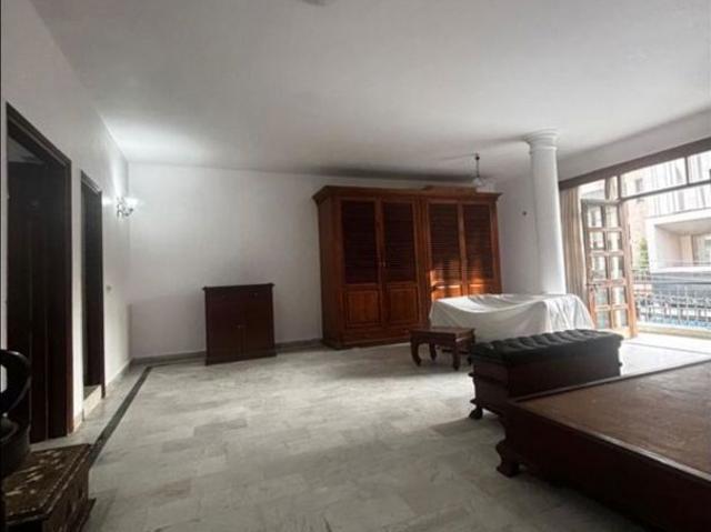 Resale | 6 BHK + 500 Sq.Yd. Independent House in New Friends Colony