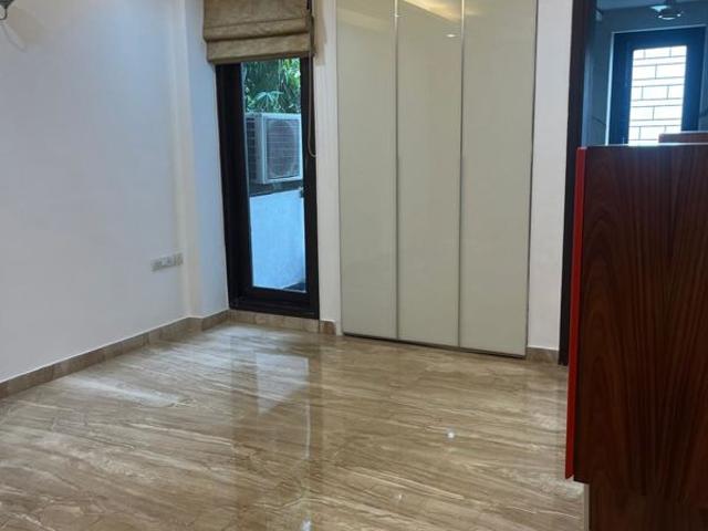 Resale | 6 BHK + 500 Sq.Yd. Independent House in New Friends Colony