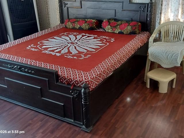 Resale | 6+ BHK 60 Sq.Yd. Independent House in 60 Sqyrds Building
