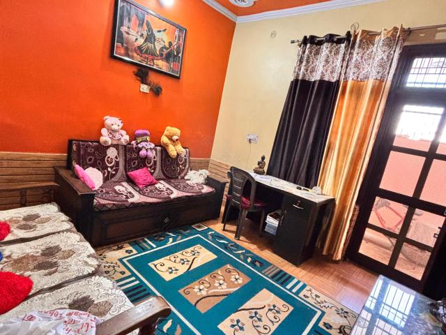 Resale | 6 BHK 66 Sq.Yd. Independent House in Ansal Plaza Sector 23