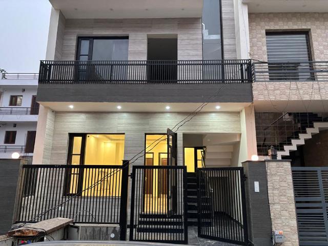 Resale | 6 BHK 900 Sq.Ft. Independent House in GMADA Eco City