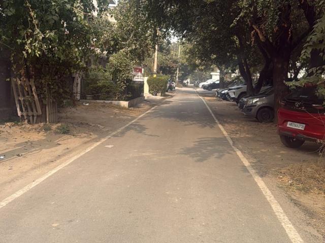 Resale | 6+ BHK 952 Sq.Yd. Independent House in Sector 23