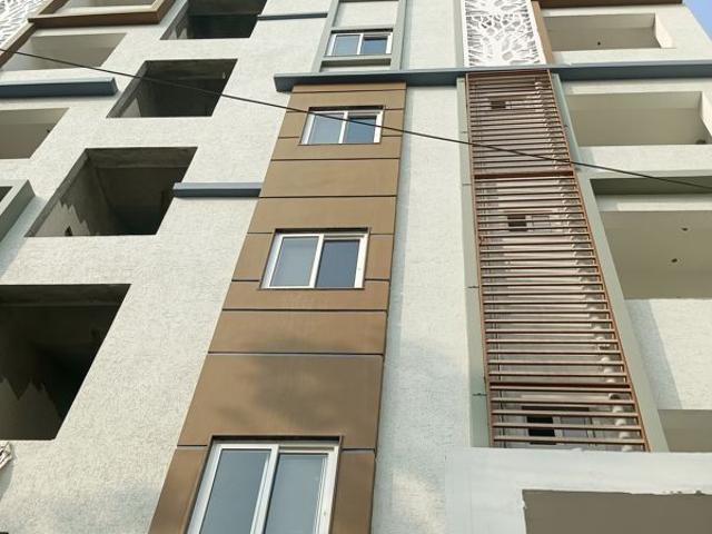 Resale | 6+ BHK + Extra Room 5400 Sq.Ft. Apartment in Chanda Nagar