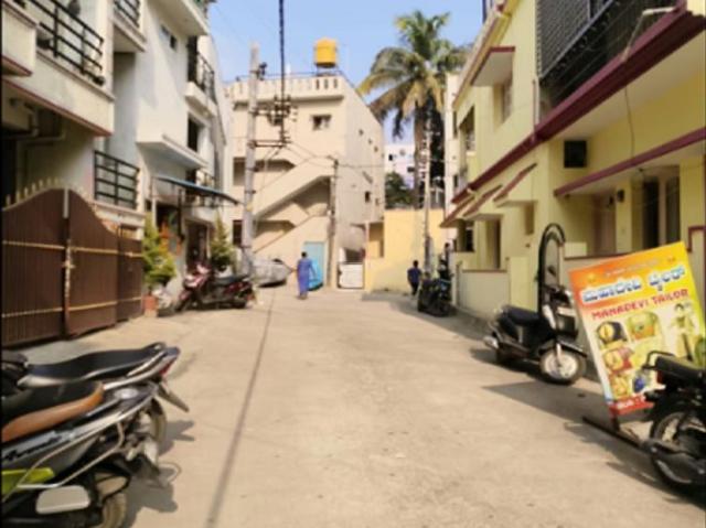Resale | 6+ BHK + Extra Room 2000 Sq.Ft. Independent House in Hebbal
