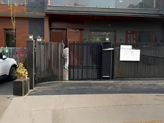 Resale | 6 BHK + Extra Room 2520 Sq.Ft. Independent House in Aerocity