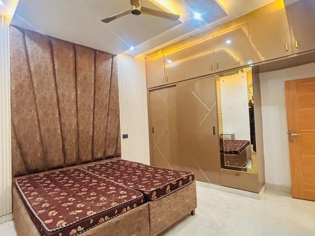 Resale | 6 BHK + Extra Room 300 Sq.Yd. Villa in Sector 108