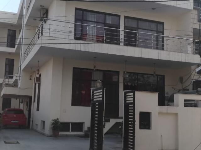 Resale | 6+ BHK + Extra Room 330 Sq.Mt. Villa in Sector 66
