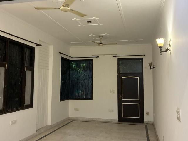 Resale | 6 BHK + Extra Room,Store Room 450 Sq.Mt. Independent House in Sector 39