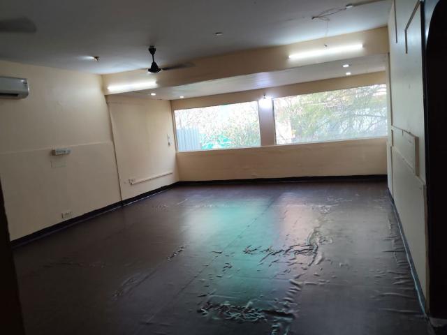 Resale | 6+ BHK + Servant Room,Extra Room,Basement 250 Sq.Yd. Independent House in Defence Colony