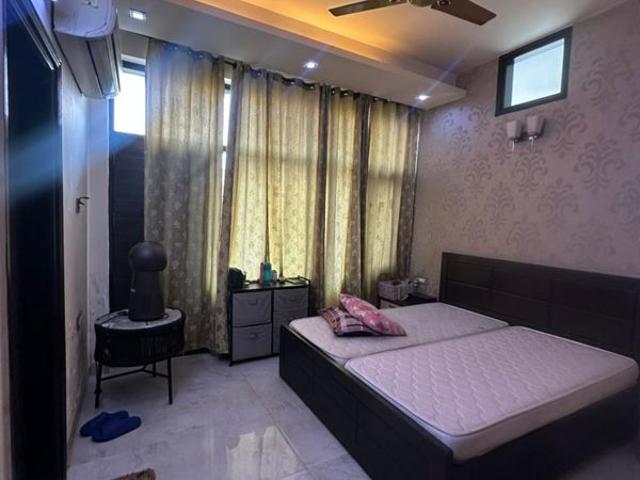 Resale | 6+ BHK + Servant Room,Extra Room,Store Room 450 Sq.Mt. Independent House in Sector 39