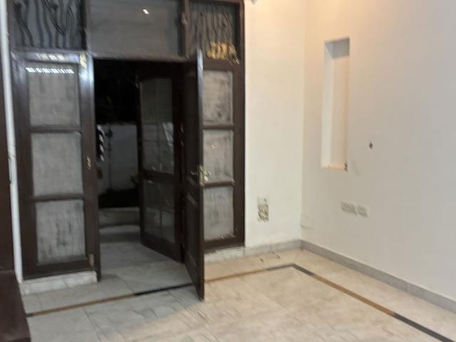 Resale | 6+ BHK + Servant Room,Extra Room,Store Room 450 Sq.Mt. Independent House in Sector 40