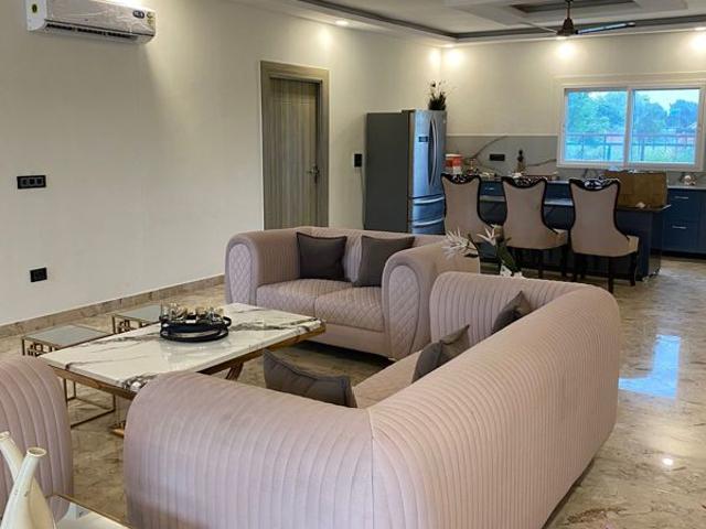 Resale | 6 BHK + Servant Room,Extra Room,Store Room 450 Sq.Mt. Villa in Sector 39