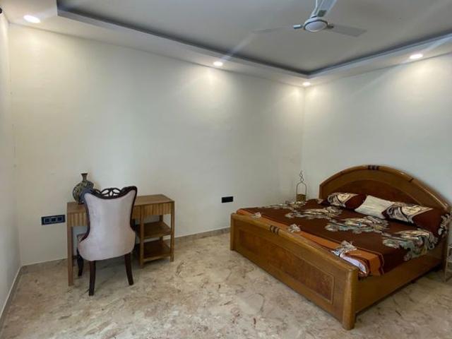 Resale | 6+ BHK + Servant Room,Extra Room,Store Room 260 Sq.Mt. Villa in Sector 50